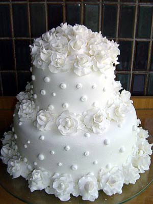 BOLOS BRANCOS PARA CASAMENTO 